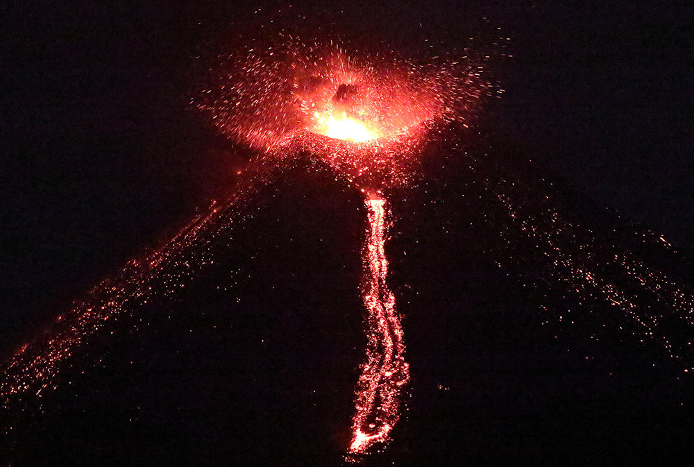 Krakatau Full cone 2 - initial eruption - closer up